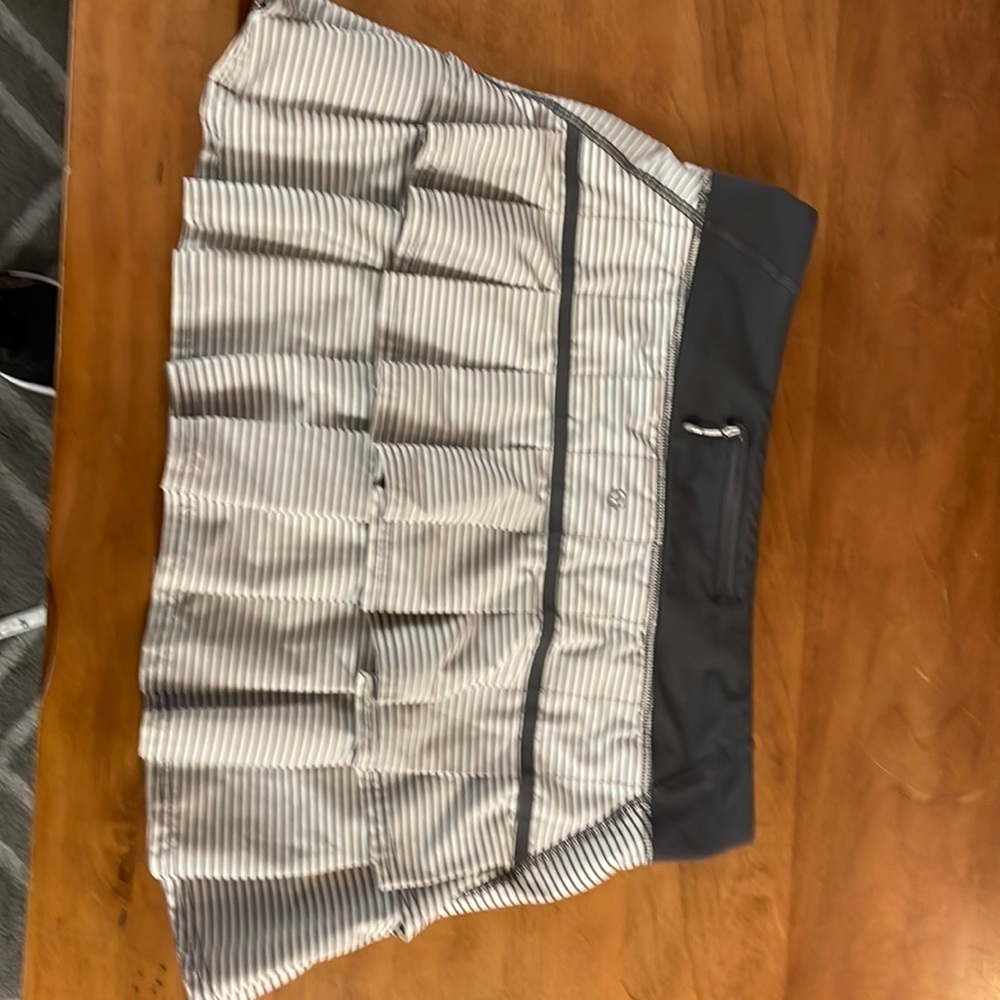 LULULEMON Ruffled Back Skort Size 10 - Picture 6 of 10